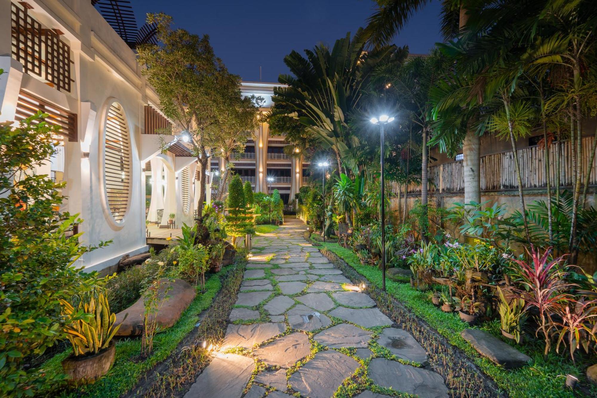 The Night Hotel Ciudad de Siem Riep Exterior foto